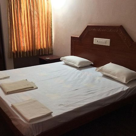Sakthi Lodge Dharapuram Δωμάτιο φωτογραφία